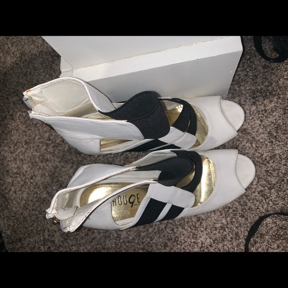 Rouge8&1/2 high heals black&white with zipper back - Picture 2 of 8